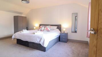 4 bedrooms, individually decorated, individually furnished, free WiFi