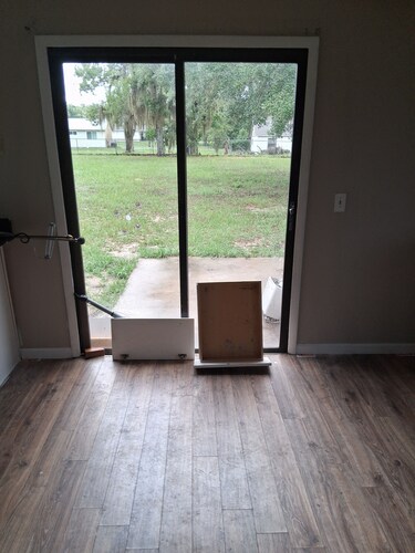 Charming 2-bedroom house in soothing Ocala with AC close to all major store
Walm