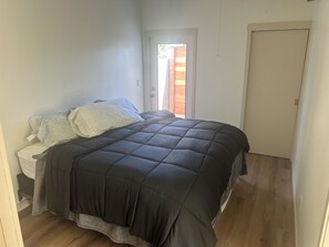 1 sovrum, internet och sängkläder