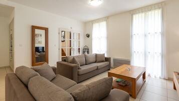 Televisie en een open haard