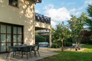 Outdoor dining - Fronsac Deluxe Piscine 6p (Salles)