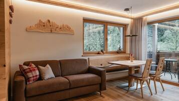 Fernseher, Tischtennisplatte