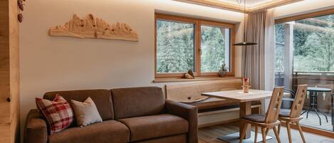 Fernseher, Tischtennisplatte