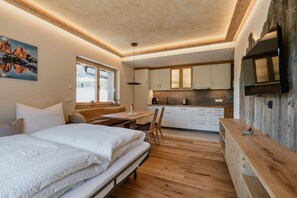 1 bedroom, WiFi, bed sheets - Apartment 'Weissbrunn Dominik' with Mountain View, Shared Terrace and Wi-Fi (St. Maddalena)