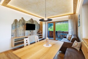 TV, ping pong - Apartment 'Weissbrunn Dominik' with Mountain View, Shared Terrace and Wi-Fi (St. Maddalena)