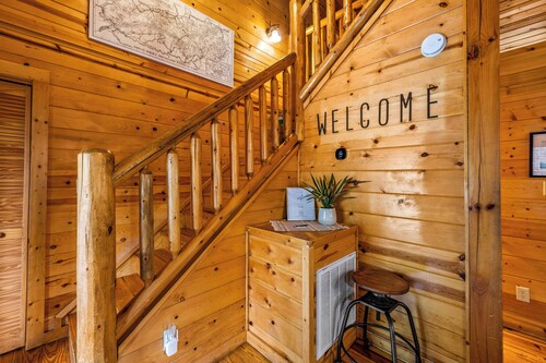 Rivers Edge Luxury Sevierville Cabin - Sleeps 18