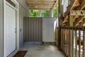 المنطقة المحيطة بالمنشأة