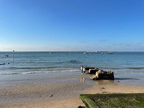 Beach - Alma Court Retreat, Freshwater IOW (Freshwater)