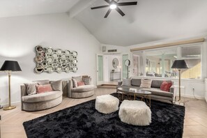 Smart TV - Beverly Bungalow | Moon Valley Golf Course | Pool (Phoenix)