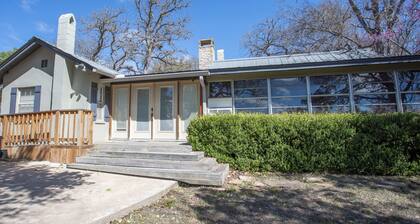 Hill Country Retreat 2 Bedroom 2 Bath
