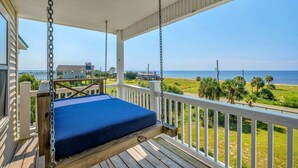 A wooden deck with a swing chair overlooking a beach. - 40% off monthly rate,

Views of the gulf & bay, only 1 hour from FSU campus. (Alligator Point)