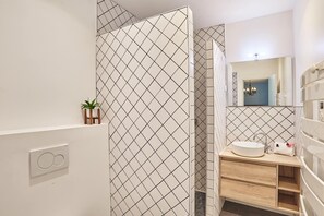 Departamento | Baño | Secadora de cabello, jabón, shampoo 