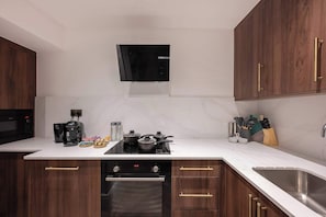 Refrigerador, microondas, horno, placa de cocina