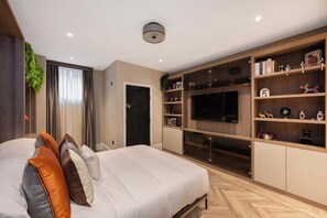 1 bedroom, iron/ironing board, travel cot, WiFi