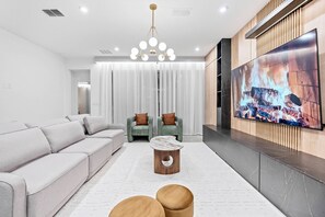 Interior - 2025 New 08 Bedrooms At Solara Resort (Kissimmee)