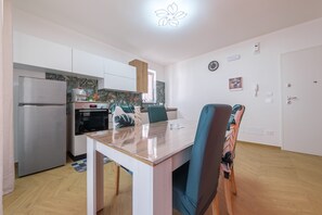 Kühlschrank, Ofen, Herdplatte, Geschirrspüler