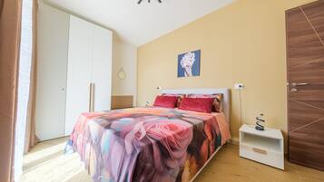 2 quartos, ferros/tábuas de passar roupa, Wi-Fi, roupa de cama