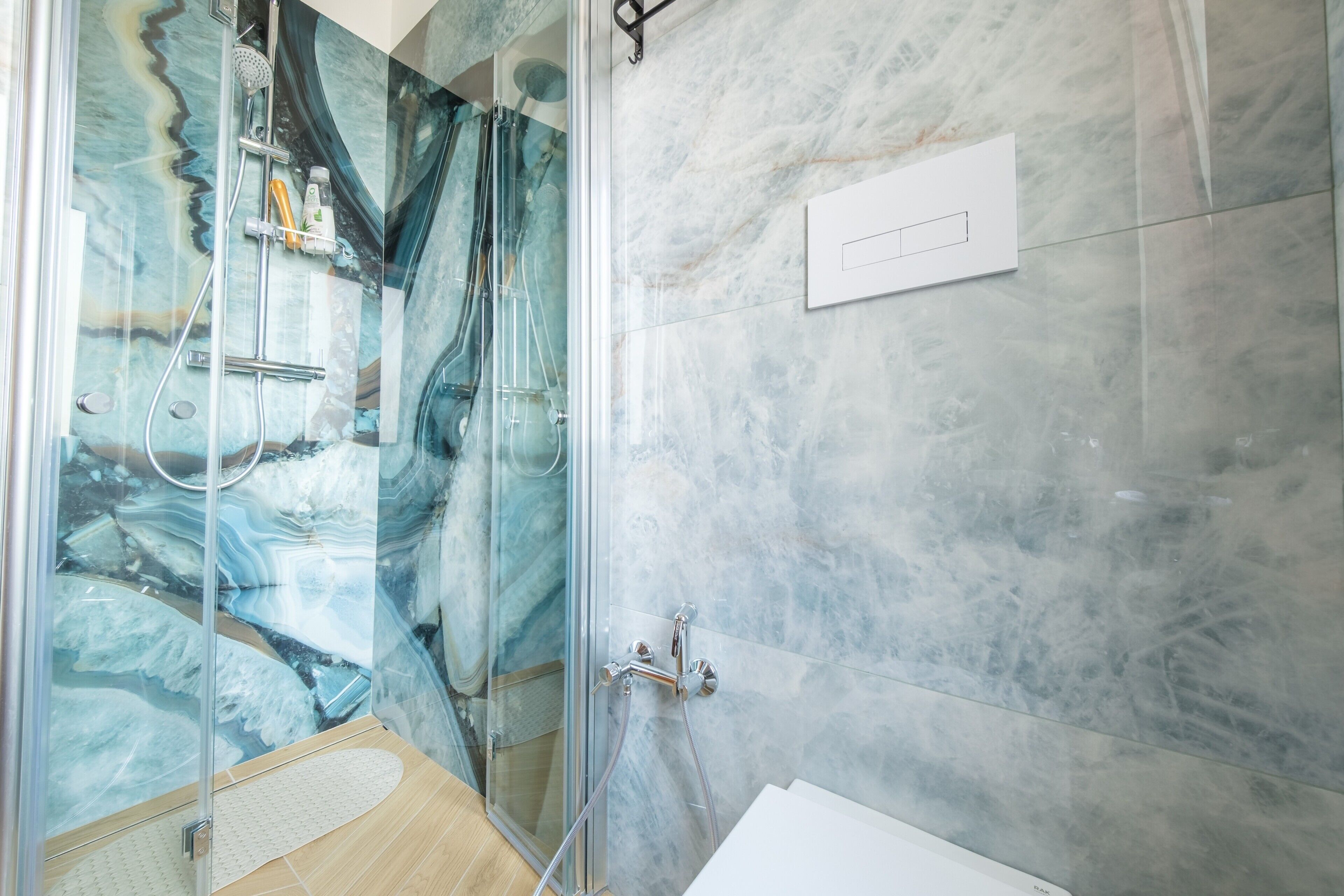 Dusche, Haartrockner, Handtücher