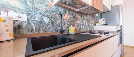 Réfrigérateur, four, plaque de cuisson, lave-vaisselle