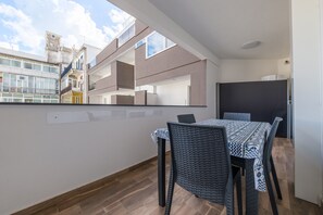 Outdoor dining - Apartment 'Grace Home 2' with Sea View, Wi-Fi and Air Conditioning (Milazzo)