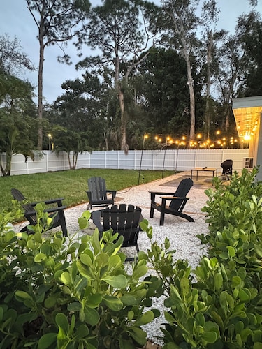 Beach Vibes + Office Ready • Sarasota Cassia • Dining & Culture Nearby • FirePit