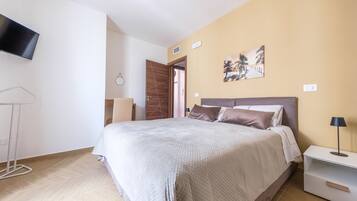 1 slaapkamer, een strijkplank/strijkijzer, wifi, beddengoed