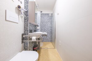 Bruser, hårtørrer, håndklæder