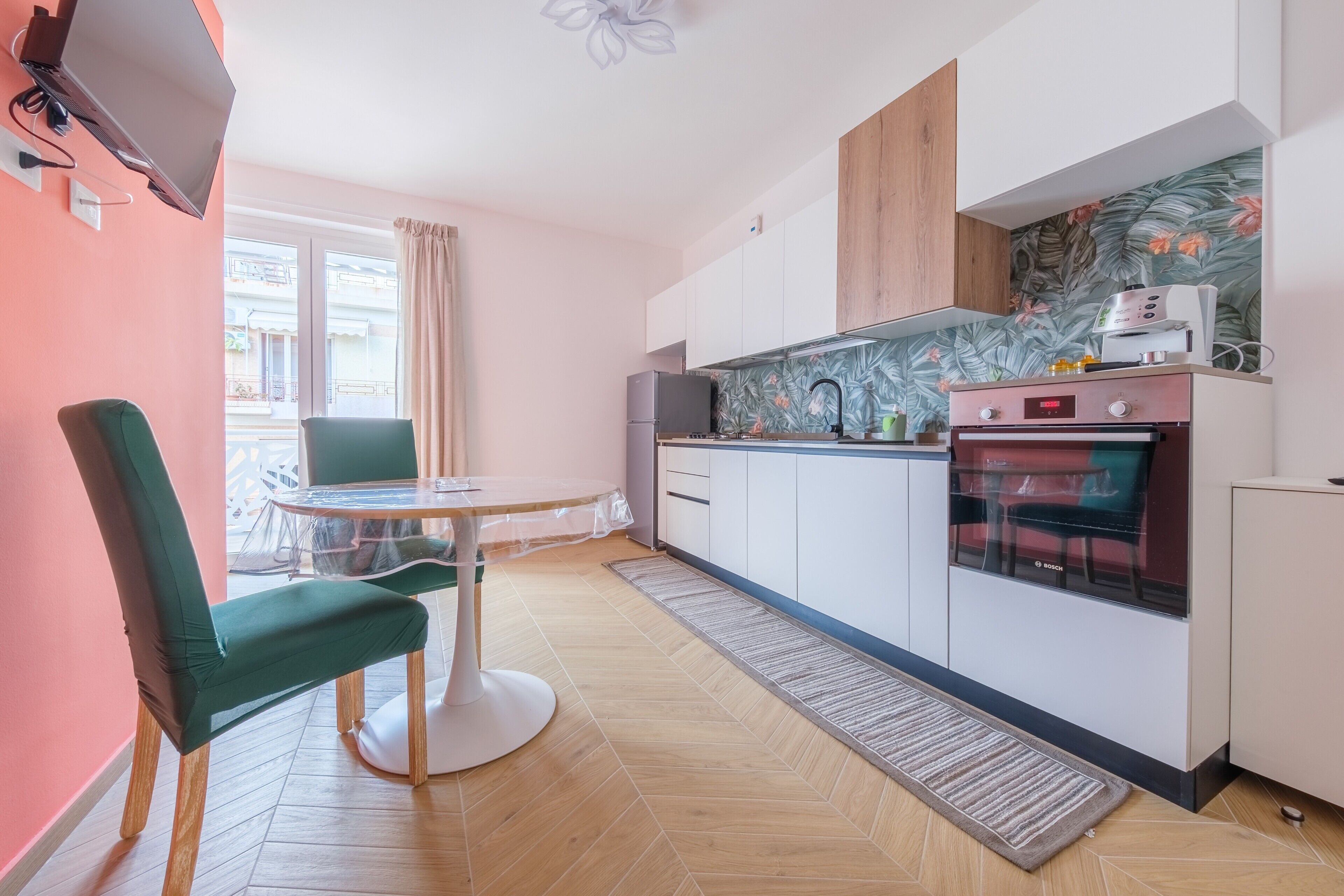 Fridge, oven, stovetop, dishwasher