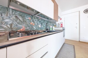 Réfrigérateur, four, plaque de cuisson, lave-vaisselle