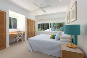 4 habitaciones, tabla de planchar con plancha, wifi y ropa de cama