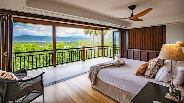 6 bedrooms, iron/ironing board, WiFi, bed sheets