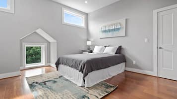 3 bedrooms, desk, iron/ironing board, WiFi