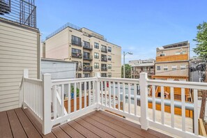 Property grounds - Spacious DC home, H St. Corridor, Laundry, Garage (Washington)