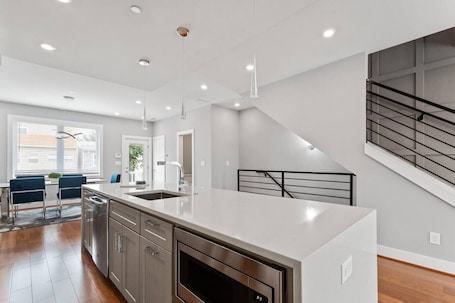 Fridge, microwave, oven, stovetop. Spacious DC home, H St. Corridor, Laundry, Garage