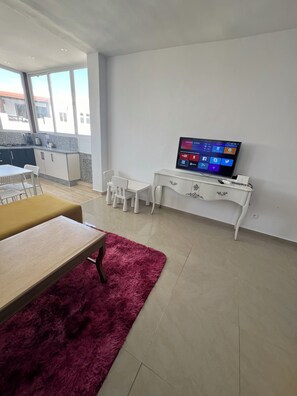 Living area - 2-bedroom apartment in marvelous Cabo Negro with AC (Cabo negro)