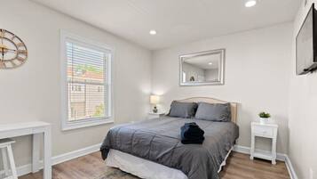 Desk, iron/ironing board, WiFi, bed sheets