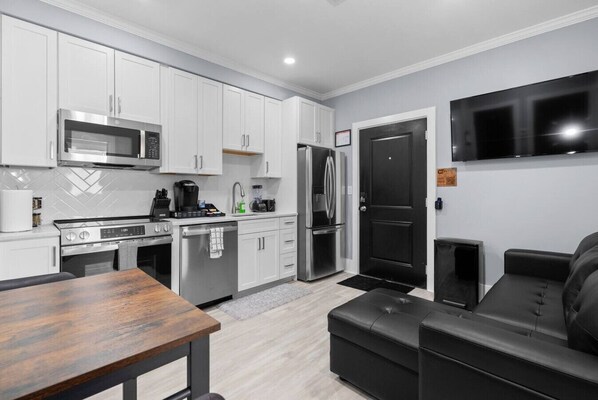 Interior - The Capitol Suite + 2 Bed Unit +Private Parking (Washington)