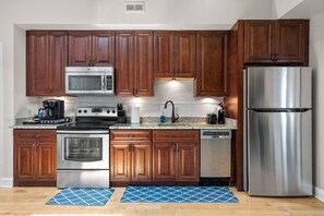 Refrigerador, microondas, horno, placa de cocina