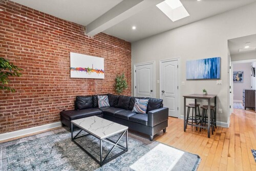 Charming Renovated Condo+Full Home+Street Parking