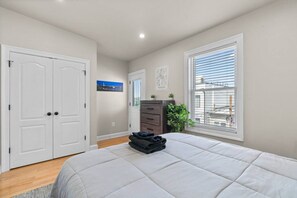 2 makuuhuonetta, työpöytä, silitysrauta/-lauta, Wi-Fi