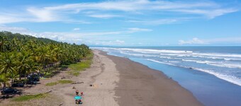 Casa Brisa y Mar - Poolside Bliss, Walk to Beach