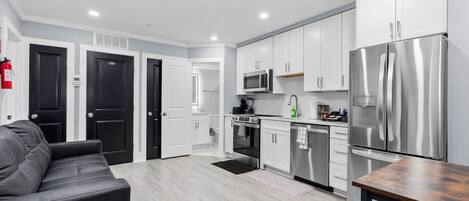 Refrigerador, microondas, horno, placa de cocina