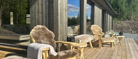 Asuntovaunu, 5 makuuhuonetta, terassi, järvinäköala | Terassi/patio