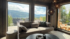 Loft, 5 slaapkamers, terras, uitzicht op meer | Woonruimte