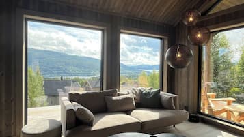 Loft, 5 Bedrooms, Terrace, Lake View | Living area