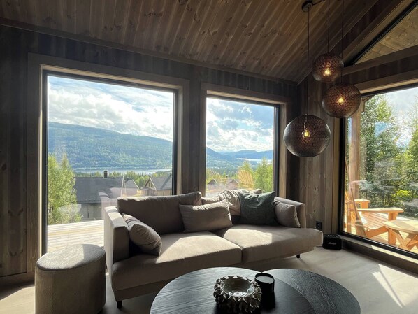 Loft - 5 sovrum - terrass - sjöutsikt | Vardagsrum