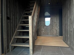 Trailer, 5 quartos, terraço, vista para o lago | Parte interna