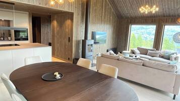 Gác, 5 phòng ngủ, hiên, quang cảnh hồ | Phòng ăn
