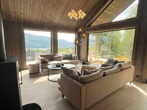 Mobile Home, 5 Bedrooms, Terrace, Lake View | Living area