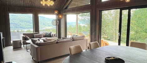 Loft, 5 Bedrooms, Terrace, Lake View | Interior